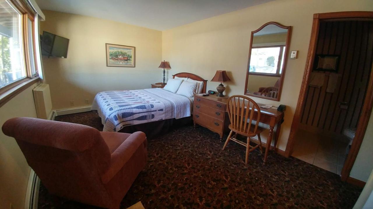 Snug Harbor Inn Sturgeon Bay Eksteriør bilde
