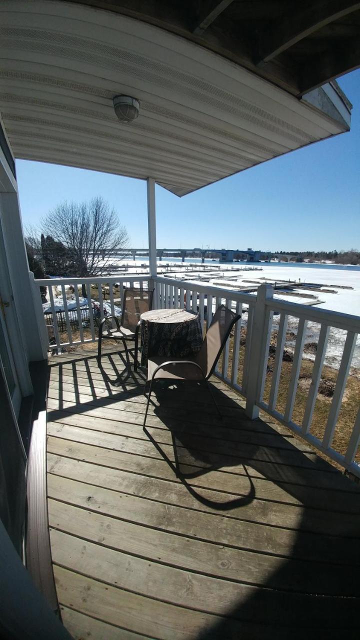 Snug Harbor Inn Sturgeon Bay Eksteriør bilde